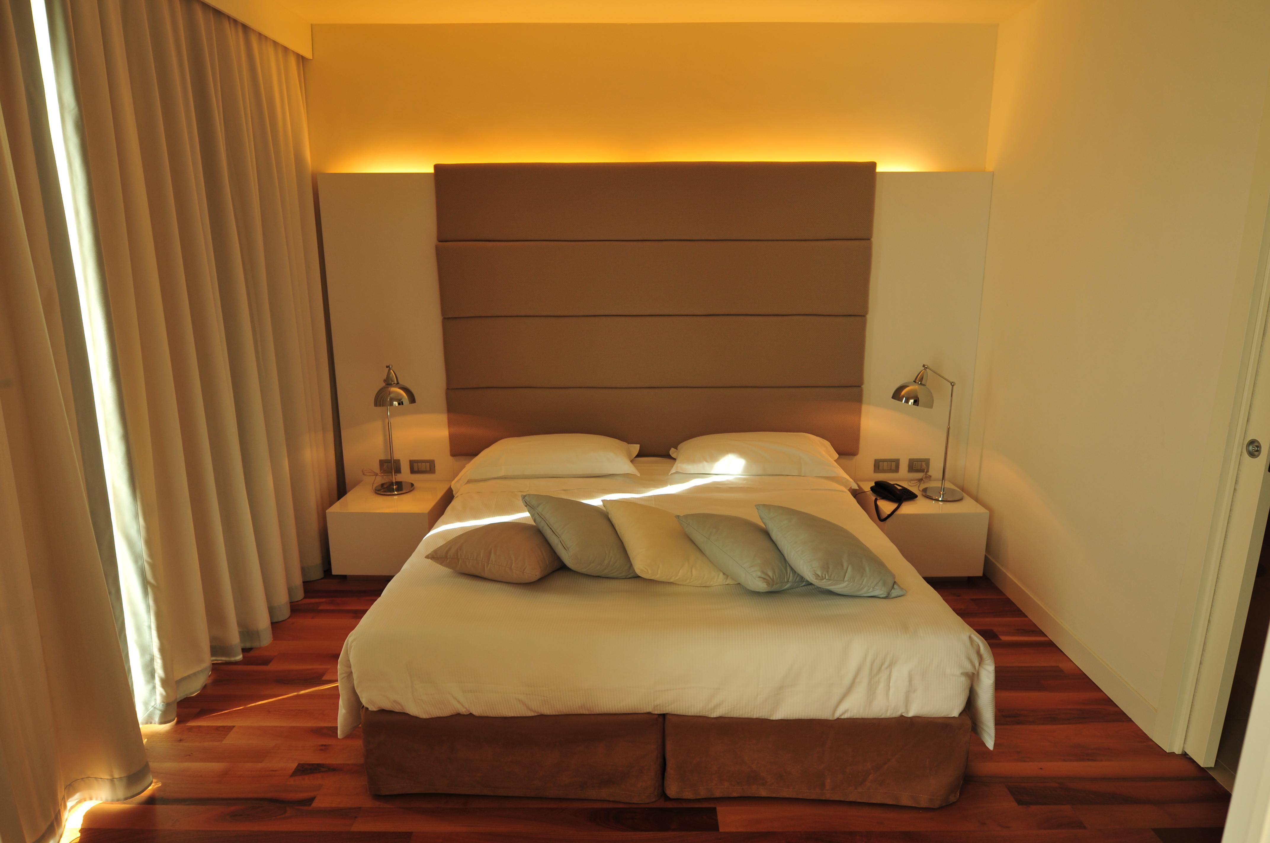 Pisa Tower Plaza Hotel ภายนอก รูปภาพ A bedroom