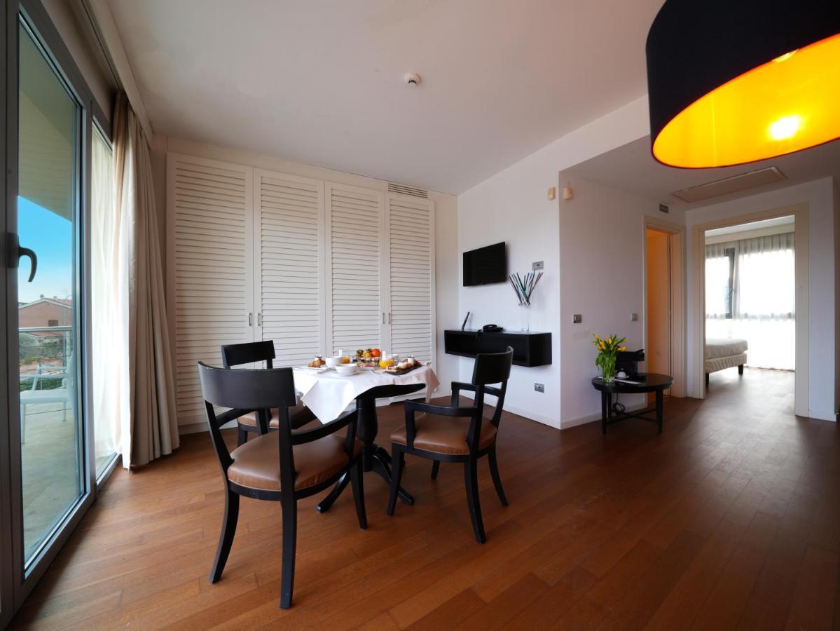 Pisa Tower Plaza Hotel ภายนอก รูปภาพ A typical apartment