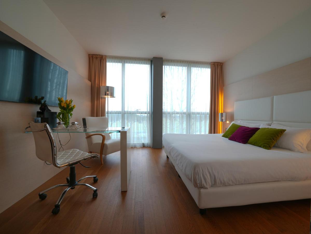 Pisa Tower Plaza Hotel ภายนอก รูปภาพ A typical room at the hotel