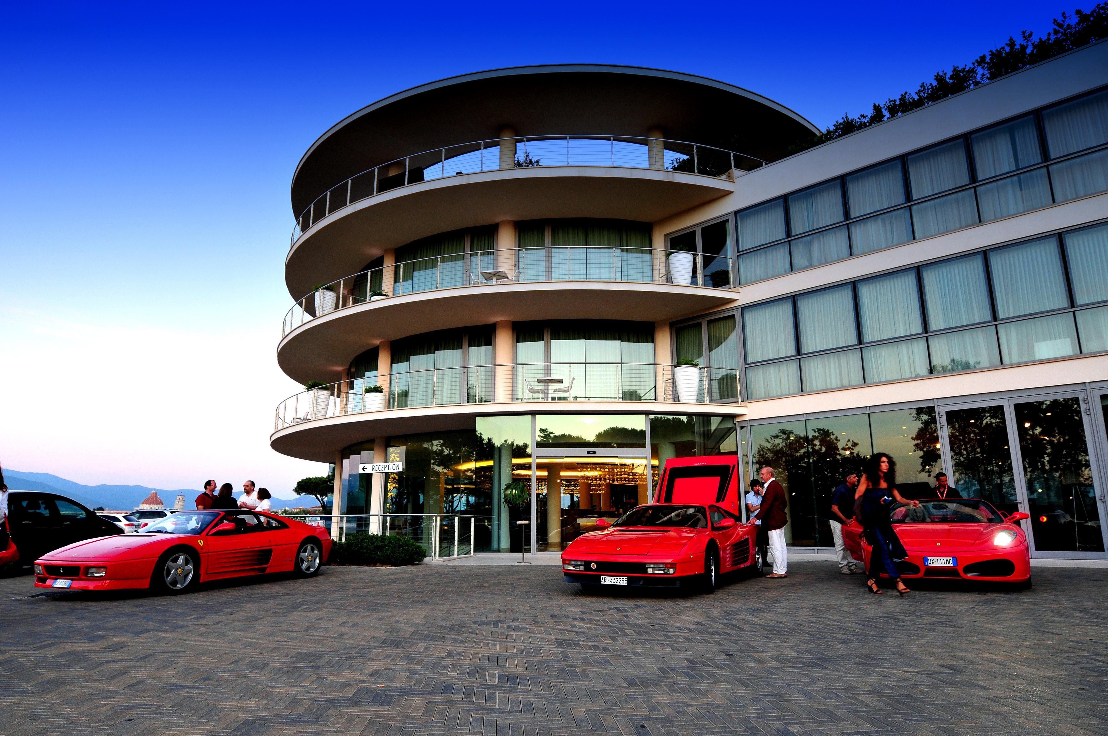 Pisa Tower Plaza Hotel ภายนอก รูปภาพ The Ferrari Store at Maranello