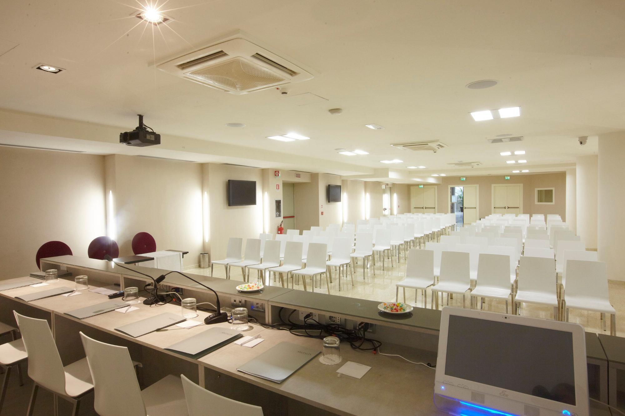 Pisa Tower Plaza Hotel ภายนอก รูปภาพ The conference room