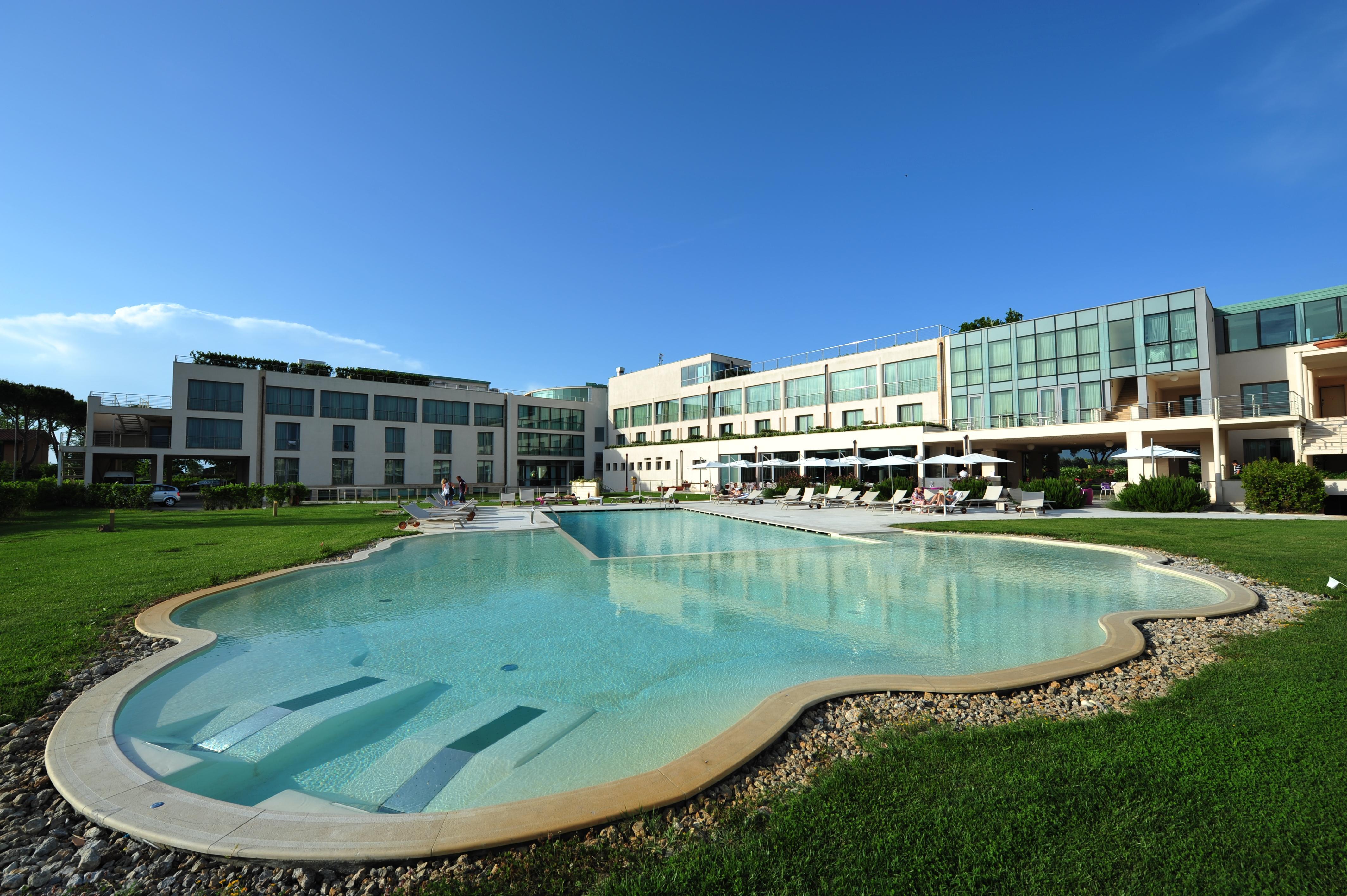 Pisa Tower Plaza Hotel ภายนอก รูปภาพ The hotel