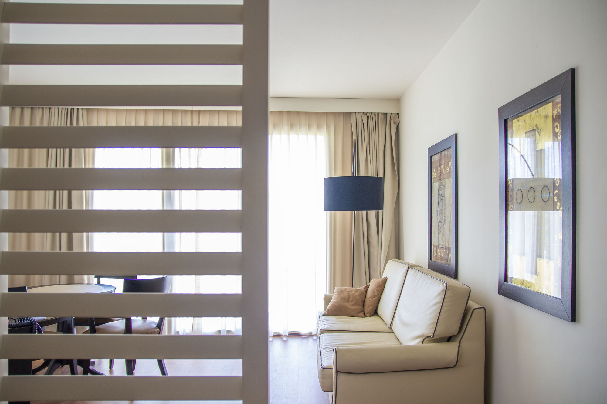 Pisa Tower Plaza Hotel ภายใน รูปภาพ A room at the hotel